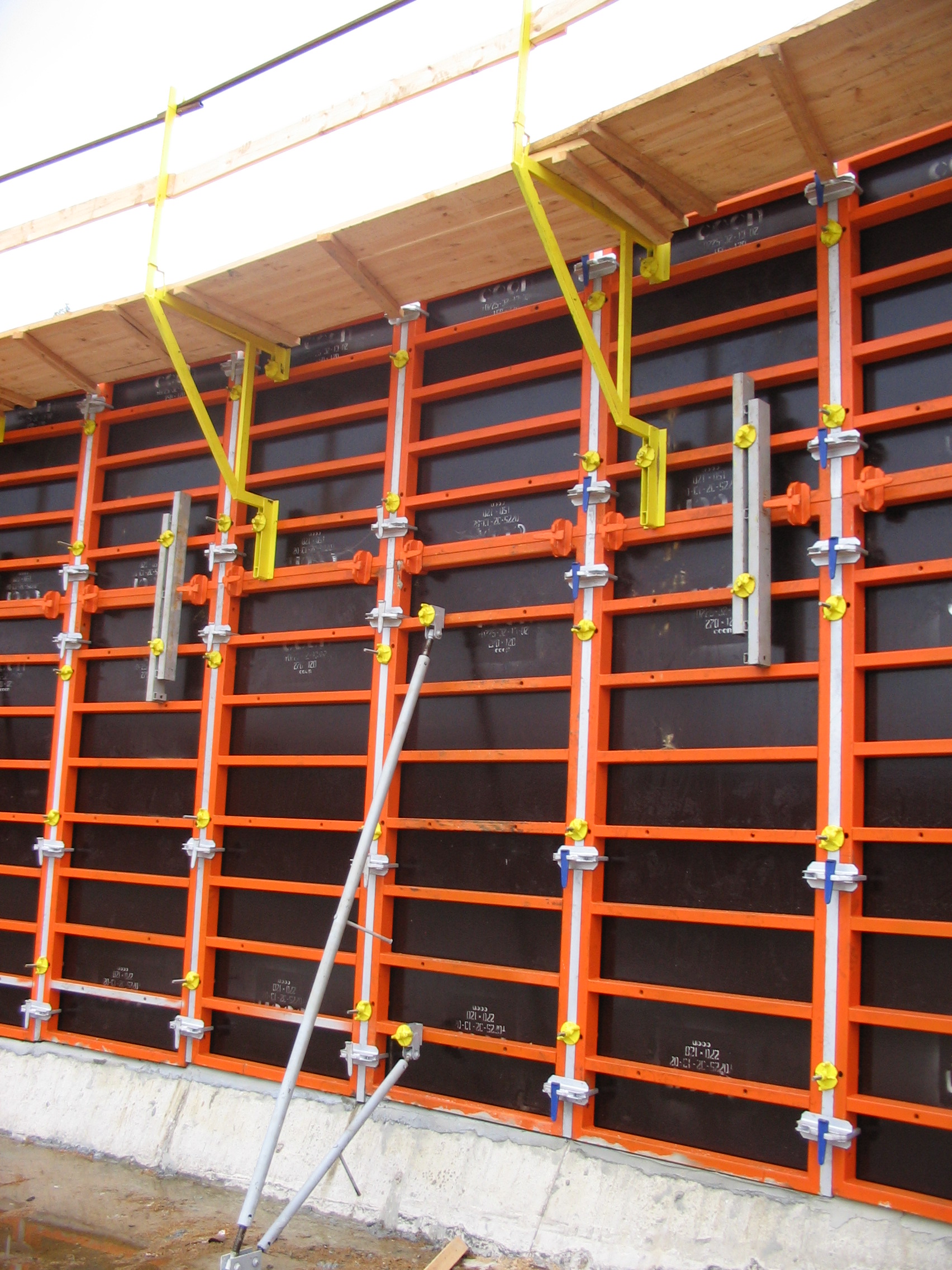 Стеновые щиты опалубки СООП (Старооскольская опалубка)